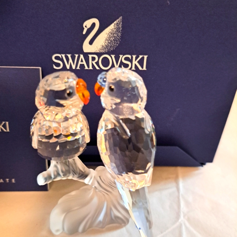 Pristine Swarovski  Budgies Birds #680627 in box with COA